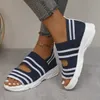 Sandálias listradas plataforma de malha para mulheres verão 2024 romano peep toe mulher plana plus size malha respirável sapatos de caminhada h2403281l0s