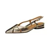 Casual skor Vackra lågklackar Hollow Out Baotou Golden Silver Sandals 2024 Summer One Line Buckle Fashion for Women