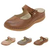 Sandalen für Damen, Lederobermaterial, runder Kopf, Schuhe mit dicken Sohlen, Keilabsatz, modischer Fuß, der einen Strand, Sommer, bedeckt