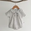 Summer Toddler Kids Stripe Bodysuit Boys Loose Turndown Kllar Girl Daby Cienka koszula Crawlwear Oneie Ubrania 240325