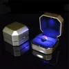 Lyxsmycken Par Ringlåda med LED -ljus för engagemang Wedding Ring Box Festival Birthday Jewerly Ring Display Presentförpackningar 240314