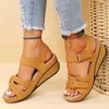 Sandalen Leichte Damen Keil Sommer Cross Strap Mittlere High Heels Anti-Rutsch-Plattform Gladiator Schuhe Plus Größe 43 H240328096Y