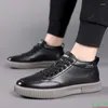 Sapatos casuais moda couro masculino 2024 outono de alta qualidade para homens antiderrapante estudante masculino tênis botas de tornozelo branco