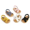 Sandaler sommar nyfödda flickor sandaler skor enkel stil fast färg mjuka ensamskor utomhus inomhus 240329