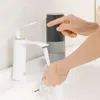 Dispenser di sapone liquido Shampoo a batteria Sensore a mani libere con capacità per la casa a mano senza contatto