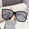 Óculos de sol novos óculos de sol quadrados pequenos para mulheres marca de luxo abelha óculos de sol para mulheres óculos especiais uv400 menina oculos de sol gafas j240330