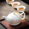 Set da tè 11 pezzi Set da tè a nido d'ape cavo Set da tè in porcellana blu e bianco Tazza da tè in vetro ceramico Teiera Gaiwan Colino Tazza fiera