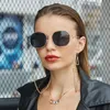 Men Women Punk Sun Glazen merkontwerper retro legering Polygon zonnebril Dames luxe tinten met een ketting lanyard zonnebril 240320