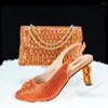 Geklede schoenen oranje dames en tas passend bij Afrikaanse dames zomer stenen sandalen met handtas clutch femmes sandalen voor feest GL46