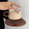 Tazze Set di piatti per tazze da caffè all'albicocca di nicchia retrò leggero di inizio autunno Tazza da tè pomeridiano in ceramica con latte