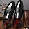 Scarpe eleganti Slip in pelle verniciata nera su uomo formale Plus Size punta a punta da sposa per uomo elegante business casual L08