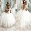 Vintage Full Lace Flower Girl Dresses For Weddings golvlängd billig tjej tävlingsklänningar barn prinsessan nattvardsklänning 2230