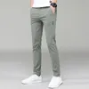 Pantalon décontracté léger pour hommes pantalons droits classiques joggeurs de coton d'été Solid Army Green Stretch mâle 240326