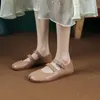 أحذية غير رسمية 2024 أزياء مثيرة نقية نقية شقق جلدية أصلية بيج مضخات الإبزيم مضخات أنثى مستديرة إصبع القدم المتسكع