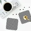 Maty stołowe czarno-białe szachownicze mocze do szachownicy skórzane podkładki bez poślizgu Izolacja kawa domowy kuchenne podkładki do jadalni Zestaw 4