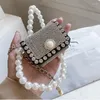 Axelväskor pärla strass för kvinnor mini purses pu läder mynt plånböcker mode vårens sommarkedja dekorativ höft midje kors
