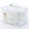 Sacs à cosmétiques pour femmes, trousse de maquillage florale, grande capacité, support matelassé, pochette Portable esthétique, articles de toilette doux