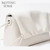 Motingsome lyxdesigner Väskor äkta läderkvinnas påsar molnform axel mini tygväskor underarm sadel våren 2024 ny a7so#