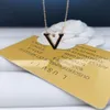 Collier pendentif plaqué or de style de luxe Logo de créateur de luxe Charmant collier d'amour romantique pour femmes avec boîte fête d'anniversaire