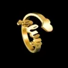 Atoztide Aanpassen Mode Roestvrij Stalen Naam Ring Personaliseren Brief Goud Kleur Ring Hanger Naambord Sieraden Cadeau Voor Vrouwen 240320