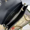 Borsa a tracolla 75% designer europeo caldo e lusso americano leggero Nuova borsa quadrata piccola da donna cool Strana borsa a tracolla singola borsa hardware di alta qualità