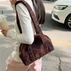 LEFTSIDE Kvinnors lilla ullrandiga axelväska Lady 2023 Korean FI Winter Travel Simple Underarm Bag Handväskor och Purses V68A#