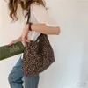 Bolsa japonesa e coreana moderna com estampa de leopardo pequena, bolsa de lona de ombro único para estudantes femininos L01m #