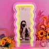 Espelho decorativo montado em maquiagem neon LED de 1 unidade, espelho de parede criativo para corredor, sala de estar, quarto, banheiro, decorações de casa, presente de aniversário