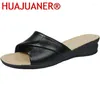 النعال Huajuaner 2024 Outer Wear Wear مسطح وكعب كبير الحجم صندل شاطئ الأحذية الجلدية