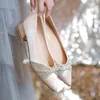 Chaussures décontractées paillettes cristal nœud papillon bande Loe talon femme élégant bout pointu strass mariage métal Bling Bow pompes