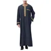 Mannen Casual Shirts 2024 Mannen Arabische Moslim Mode Islamitische Kleding Heren Geborduurde Gewaad Homme Marokkaanse Kaftan Eid Gebed Lange jurk