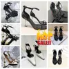 2024 Top Frauen Luxus Sandalen Designer Stiletto Heels Patentleder Gold Schwarz Nedes Red Lady Fashion Party Hochzeitsbüro High Heel