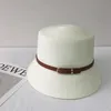 Yaz Straw Dokuma Nefes Alabilir Düz Üst Kova Şapkası Yüksek Kaliteli Japon Lady Rüzgar Kemer Tokası Şık Gölge Lamba Kaput 240326