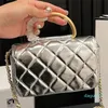 Bolso cruzado de diseñador clásico, Mini bolso de mano con patrón de diamante, bolso de hombro acolchado con doble letra, bolso de cuero de moda con solapa rosa