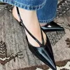 Vrijetijdsschoenen Riemen Gesp voor dames Puntige tenen Dames gekruiste riem Platte hakken Naailijn Vrouwelijke sandalen Lakleer Zapatos