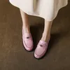 カジュアルシューズ本革女性ローファー秋ローヒールエレガントな女性ブルーピンクスプライシングメタル装飾プラスサイズ43ドレス