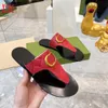 2024 Designer Damesslippers Strand Leer Klassiek Logo Reliëf In elkaar grijpende Slides String Sandalen Luxe Zomer Marine Web Roze Slippers Casual Sandaal