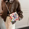 Fi Sac à bandoulière en peluche douce pour femmes Designer Clip en bois Sac à main Sac à main Pochette Vintage Perle Chaîne Sac à bandoulière Petit f83b #