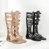 Casual Schoenen Romeinse Gladiator Sandalen Vrouwen Kniehoge Kleine Klinknagels Versiering Tong Cool Laarzen Hol Zomer Van De Meisjes