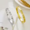 Bracciale a cuore di design Popolare Bracciale in acciaio al titanio per nuovi amanti dello stile INS in Europa e America Bracciale in acciaio inossidabile con fibbia con zirconi di alta qualità per donna