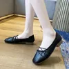 Casual Shoes 2024 Kvinnors Autumn Single Head Shallow Mouth Flat Elastic Set Foot Mary Jane