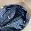 Sac fourre-tout noir solide Femmes designer en cuir grande capacité Sac à épaule dorée Lettre argentée sac à main