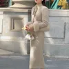 Vestidos de trabalho Estilo Francês Conjuntos requintados para mulheres 2 peças de lã de inverno misturas de pele jaquetas de cintura alta saia reta ternos elegantes