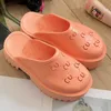 2023 여름 브랜드 발목 스트랩 여성 샌들 삽입 5cm 세련된 캐주얼 슬리퍼 해변 샌들 하이힐 강화 신발 디자이너 슬리퍼