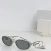 Design alla moda piccoli occhiali da sole ovale Templi in metallo acetato semplice e stile vetri di protezione Uv400 con un ciondolo squisito