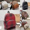 Nova bolsa de designer de alta qualidade Homens e mulheres mochila de luxo mochila carta logotipo Zipper abertura e fechamento Patchwork de couro de vaca Bolsa para laptop de grande capacidade