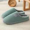 Pantoufles d'hiver chaudes en coton et Polyester pour femmes et hommes, chaussures confortables simples et antidérapantes, diapositives d'intérieur en velours côtelé, pantoufles de Couple pour femmes