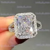 Bandringe Huitan Einfaches Design Eheringe Ringe für Frauen Luxus Eingelegter großer quadratischer Zirkonia Verlobungsfeier 2022 Trendiger Schmuck T240330