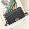 Ladies Fashion Casual Designe Luxury Le Boy Chain Bag axelväska Crossbody Totes Handbag Top Mirror Quality A67085 A67086 A92193 3 Size Pouch Purse