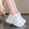 Casual skor vit plattform kvinnors sneakers höst snörning tjock botten sport kvinna pu läder andas tennis kvinna